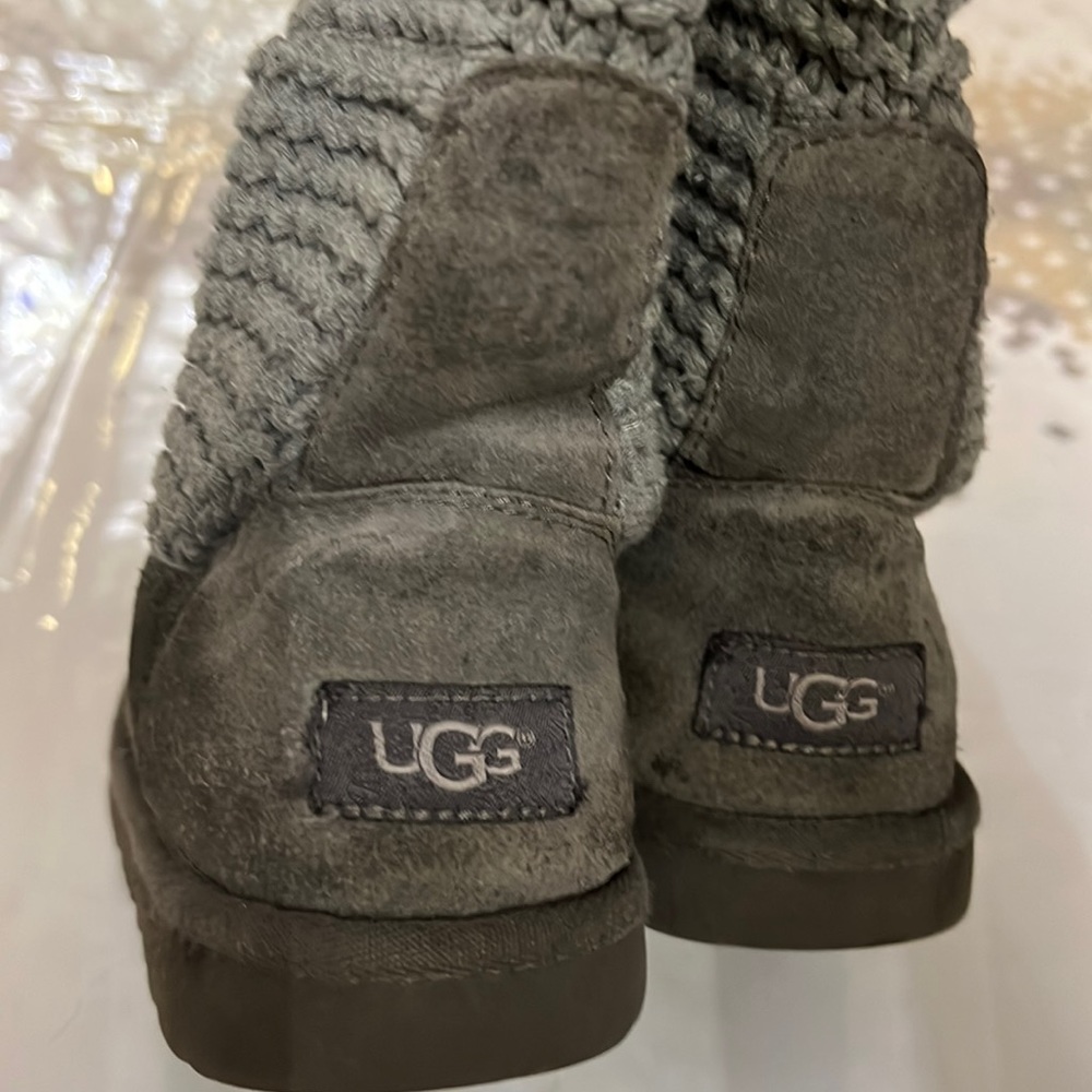Adorable grey kids size 2 UGGS boots. Bottom is suede/shearling top is crochet!